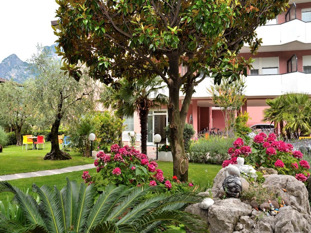 Park Hotel Eden Torbole Sul Garda Eksteriør bilde