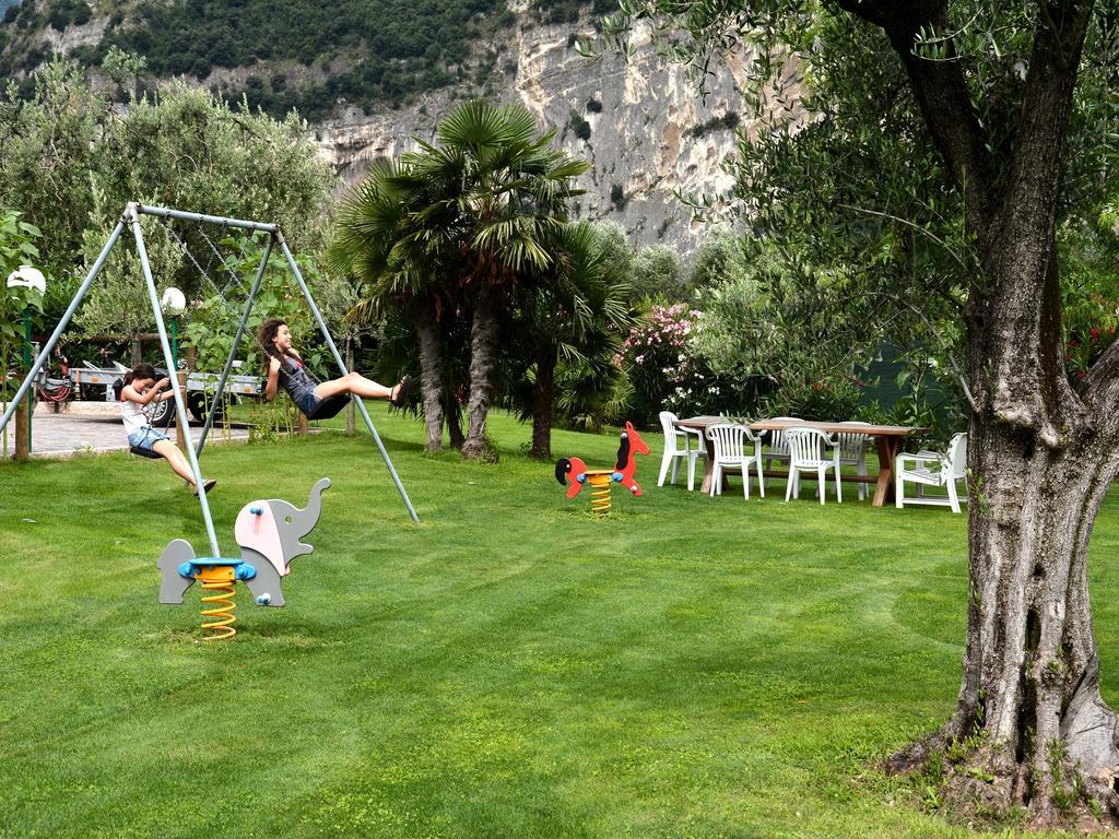 Park Hotel Eden Torbole Sul Garda Eksteriør bilde