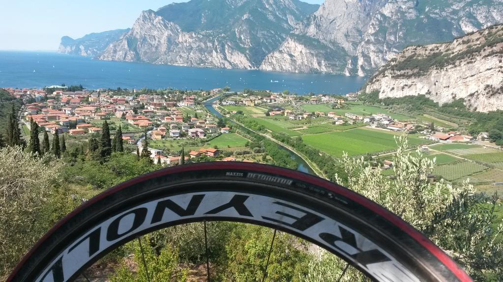 Park Hotel Eden Torbole Sul Garda Eksteriør bilde