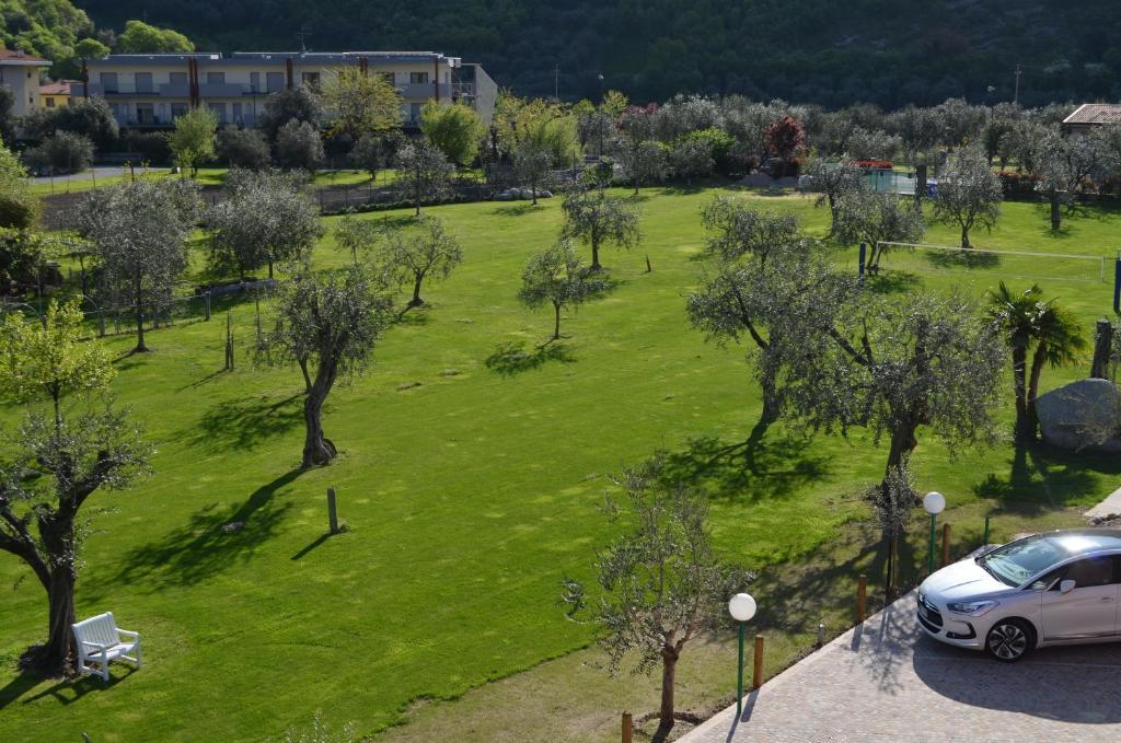 Park Hotel Eden Torbole Sul Garda Eksteriør bilde