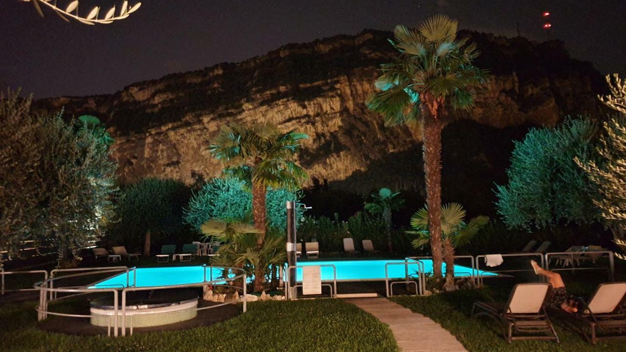 Park Hotel Eden Torbole Sul Garda Eksteriør bilde